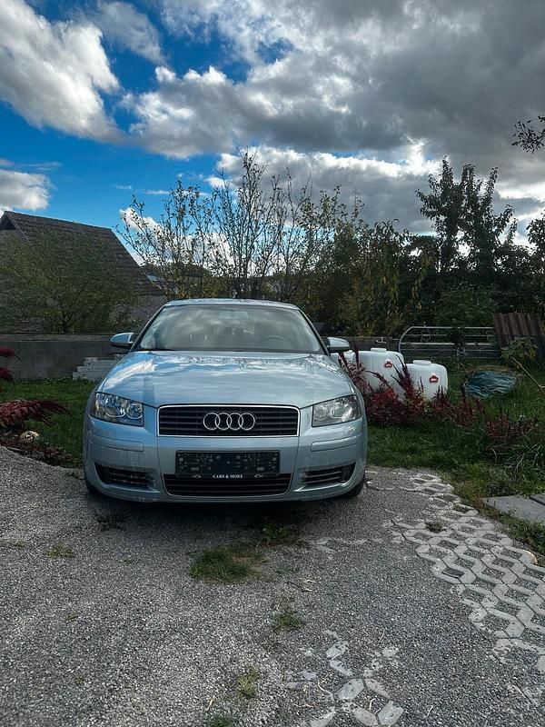 Blau Gebraucht 2005 Audi A3 Kleinwagen | 899 € (Superpreis) - Bild 1/4