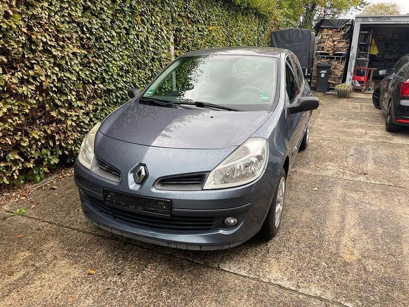 Grau Gebraucht 2006 Renault Clio III Limousine | 2.700 € - Bild 1/4