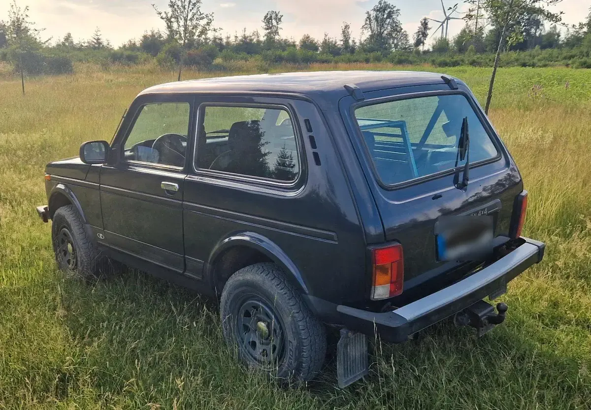 Gebraucht Lada Taiga 83 PS (61 kW) 2015 Grün SUV