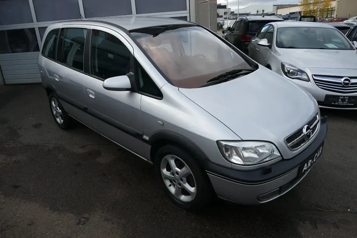 Gebraucht Opel Zafira Elegance 125 PS (91 kW) 2004 Silber Van / Kleinbus