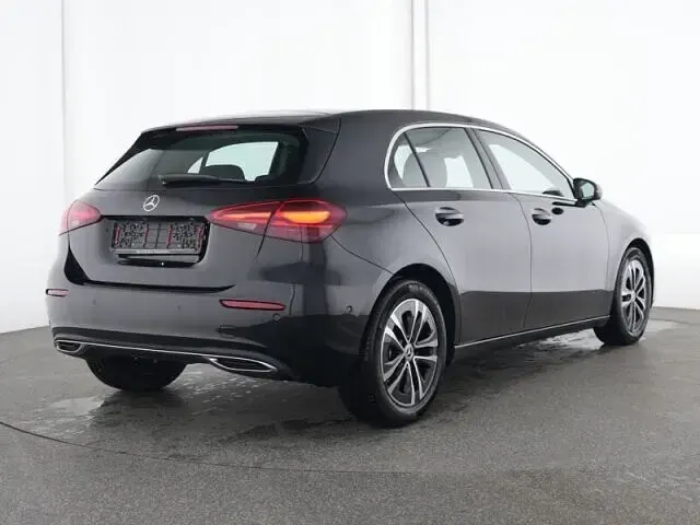Gebraucht Mercedes A200 Advanced 163 PS (119 kW) 2025 Lack kosmosschwarz Limousine