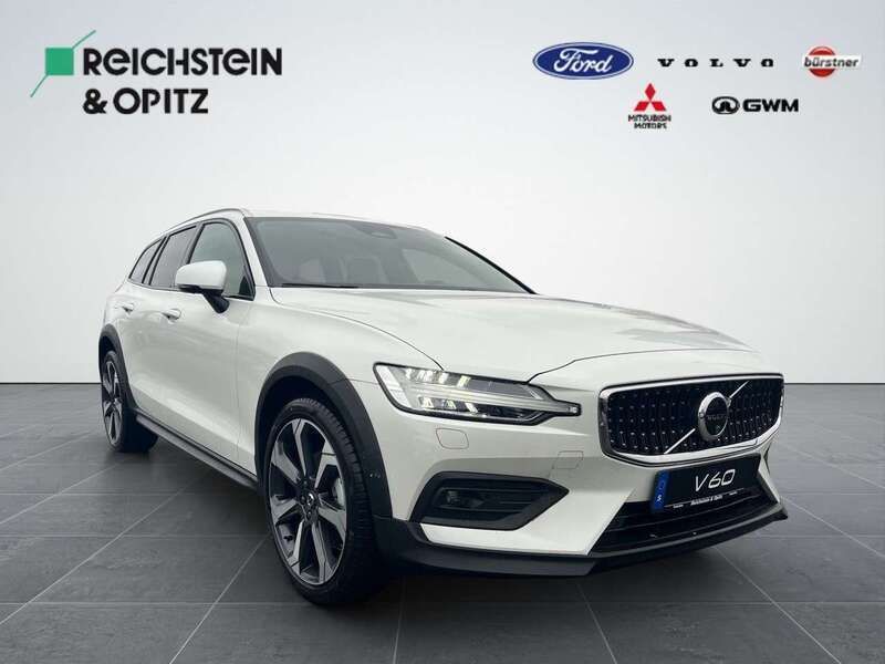 Gebraucht Volvo V60 CC Ultimate 197 PS (144 kW) 2024 Crystalwhite pearl Kombi