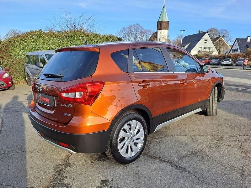 Gebraucht Suzuki SX4 Comfort 129 PS (94 kW) 2021 Orange Limousine