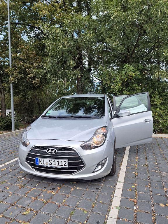 Silber Gebraucht 2015 Hyundai ix20 Trend Van / Kleinbus | 8.700 € (Etwas zu teuer) - Bild 1/4