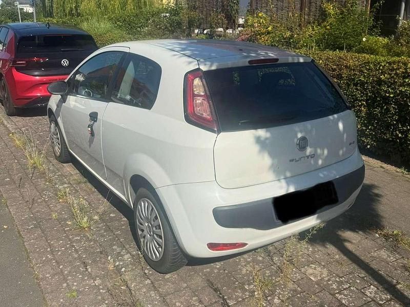 Weiß Gebraucht 2011 Fiat Punto Evo Active Kleinwagen | 2.290 € (Fairer Preis) - Bild 1/4