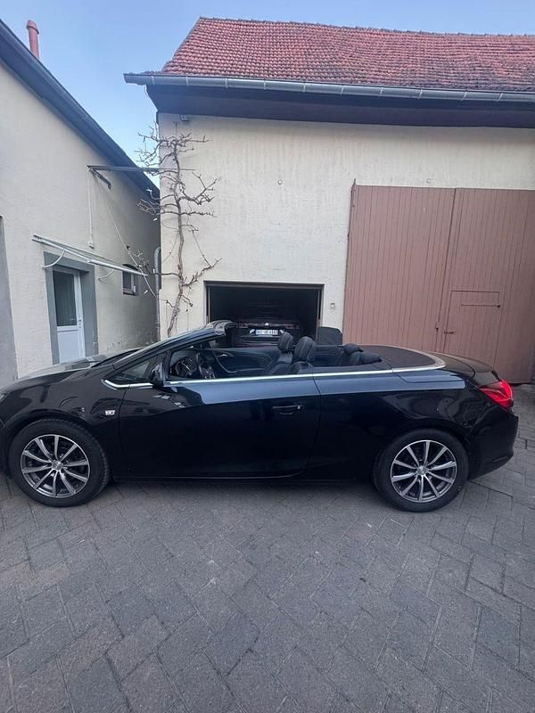 Usata Opel Cascada 165 CV (121 kW) 2014 Nero Cabrio