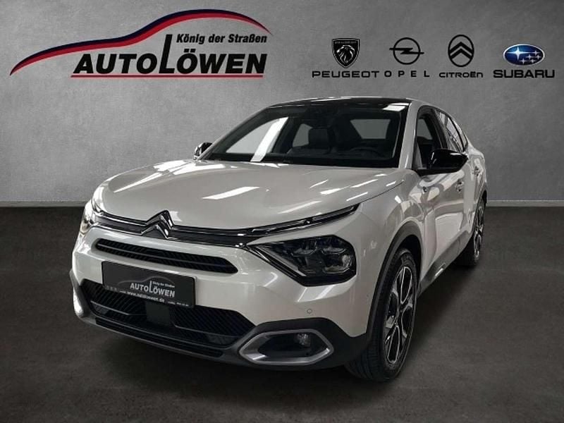 Perlmuttweiss/perlm Gebraucht 2023 Citroën e-C4 Shine Limousine | 18.630 € (Superpreis) - Bild 1/4