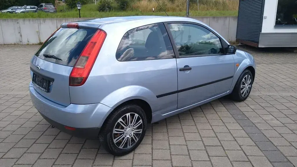 Gebraucht Ford Fiesta 80 PS (58 kW) 2005 Blau Kleinwagen