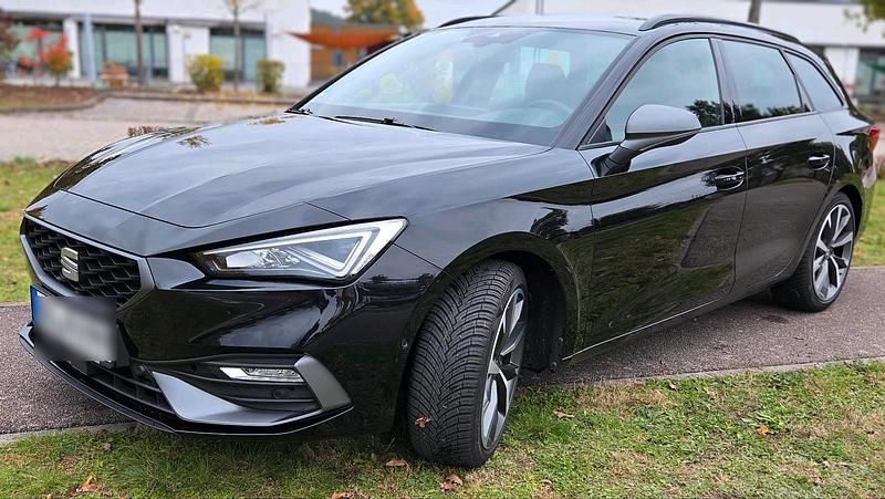 Schwarz Gebraucht 2023 Seat Leon ST FR-Line Kombi | 23.999 € (Fairer Preis) - Bild 1/4