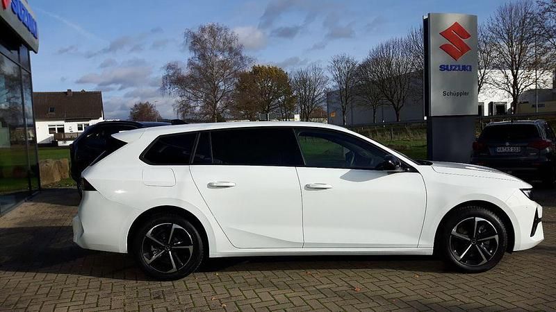 Neu Opel Astra 131 PS (96 kW) 2025 Banquise Kombi