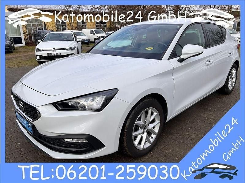 Weiß Gebraucht 2021 Seat Leon Style Limousine | 16.750 € (Fairer Preis) - Bild 1/4