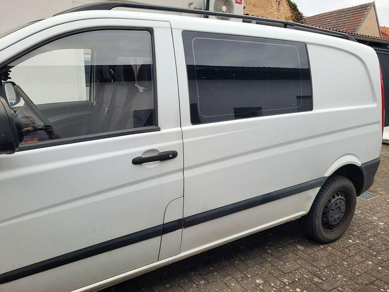 Weiß Gebraucht 2007 Mercedes Vito Van / Kleinbus | 7.950 € (Teuer) - Bild 1/4