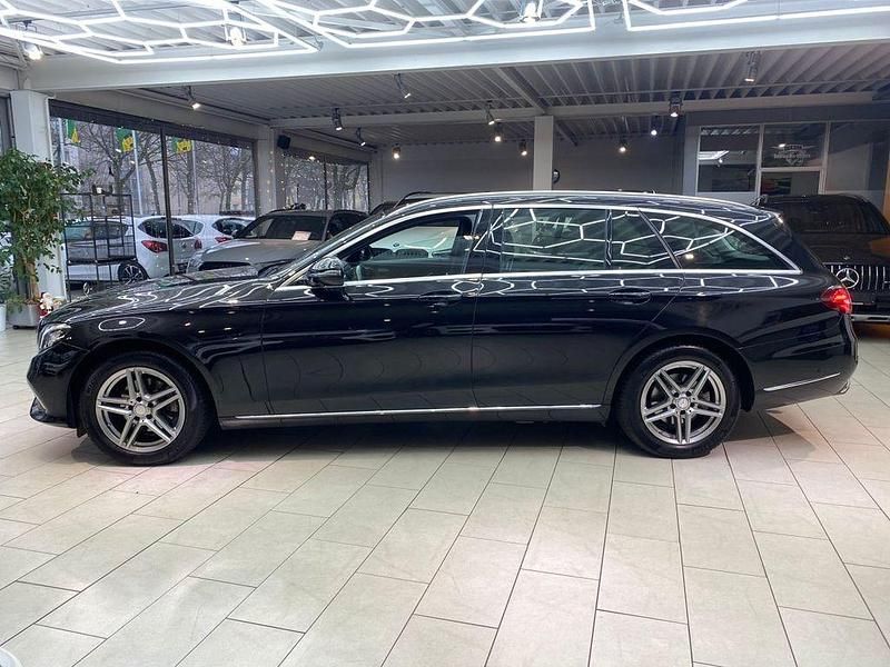 Gebraucht Mercedes E220 Exclusive 194 PS (142 kW) 2016 Schwarz Limousine