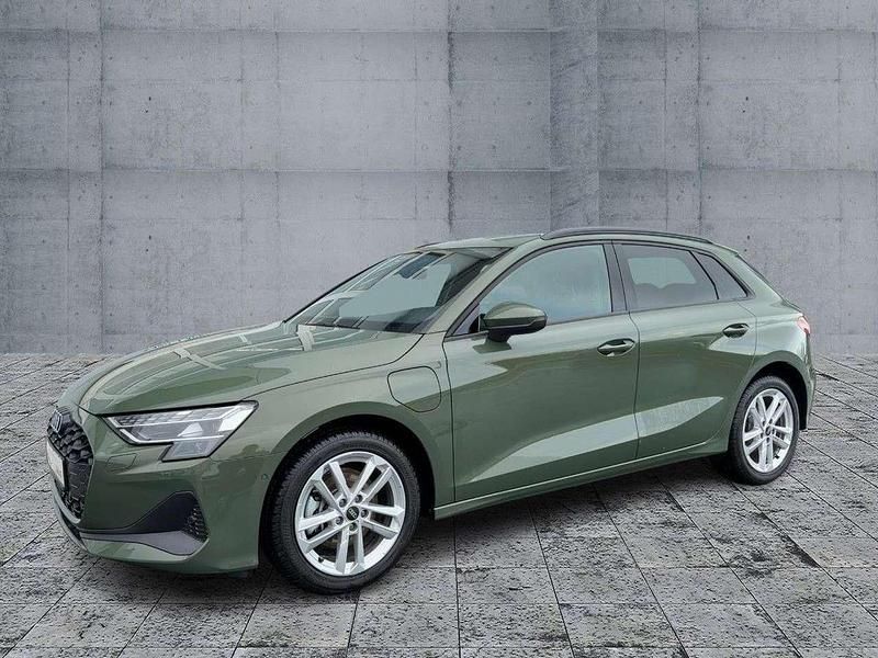 Gebraucht Audi A3 Performance 204 PS (150 kW) 2025 Distriktgrün metallic Limousine