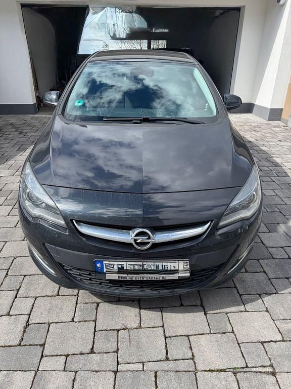 Gebraucht Opel Astra Edition 140 PS (102 kW) 2013 Schwarz Limousine