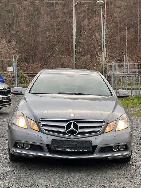 Gebraucht Mercedes E250 Elegance 204 PS (150 kW) 2009 Grau Coupé
