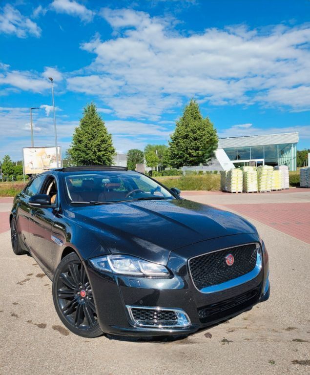 Schwarz Gebraucht 2014 Jaguar XJL Limousine | 19.200 € - Bild 1/4