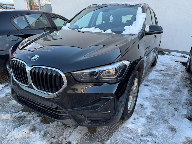 Schwarz Gebraucht 2019 BMW X1 Performance SUV | 12.999 € - Bild 1/4