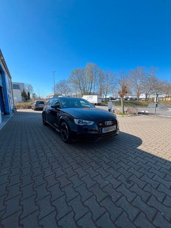 Schwarz Gebraucht 2013 Audi S3 Ambiente Limousine | 16.000 € (Superpreis) - Bild 1/4