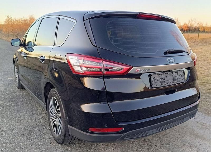 Gebraucht Ford S-MAX Titanium 165 PS (121 kW) 2019 Schwarz Van / Kleinbus