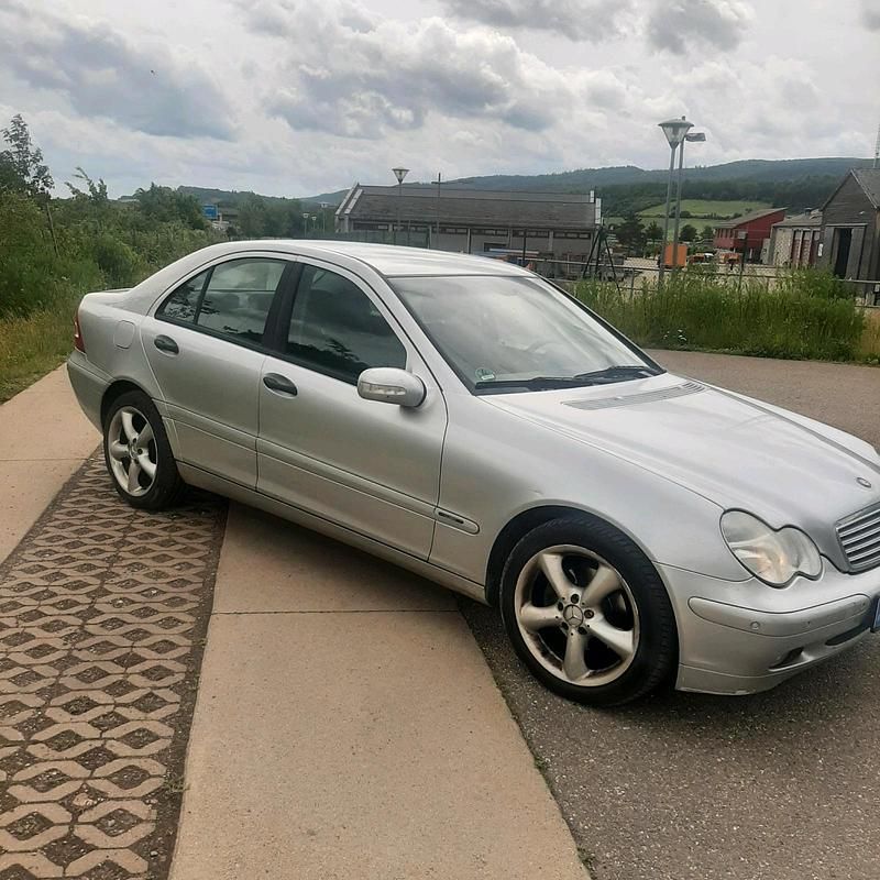 Silber Gebraucht 2003 Mercedes C180 Limousine | 2.500 € (Fairer Preis) - Bild 1/4