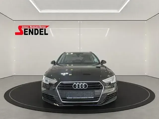 Używany Audi A4 Basis 190 KM (139 kW) 2016 Czarny Kombi