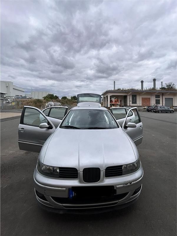Silber Gebraucht 2002 Seat Leon Kleinwagen | 2.100 € (Etwas zu teuer) - Bild 1/4
