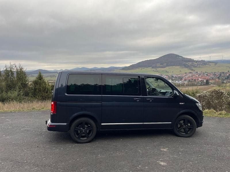 Blau Gebraucht 2017 VW Multivan Van | 29.999 € (Superpreis) - Bild 1/4