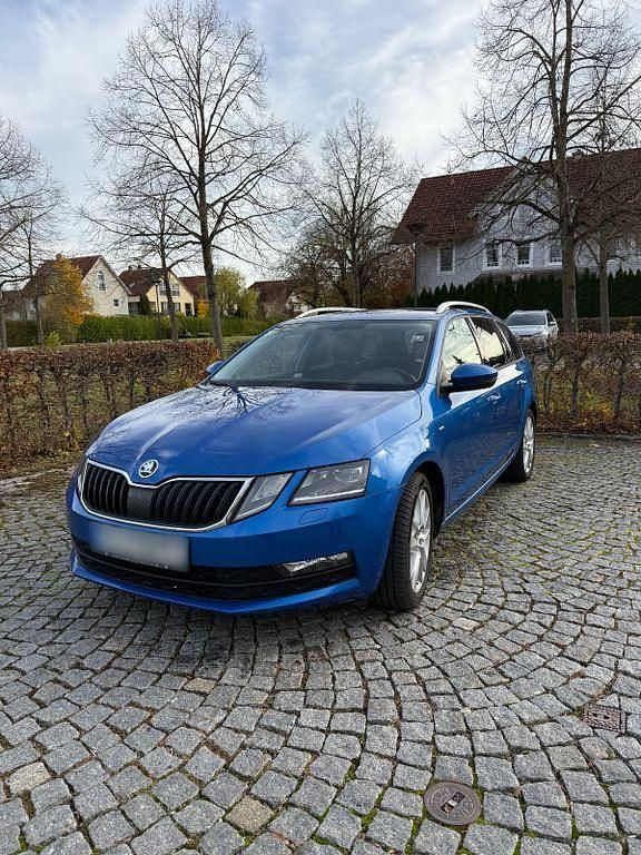 Blau Gebraucht 2018 Skoda Octavia Clever Kombi | 14.399 € (Superpreis) - Bild 1/4