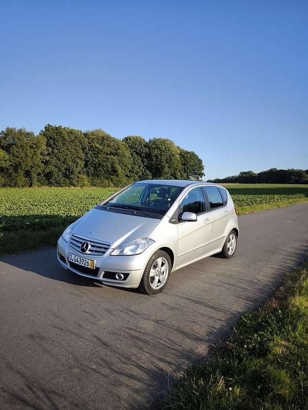 Silber Gebraucht 2010 Mercedes A160 Limousine | 4.850 € (Fairer Preis) - Bild 1/4