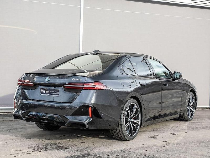 Neu BMW 550e Sport Line 489 PS (359 kW) 2026 Sophistograu brillanteffekt me Limousine