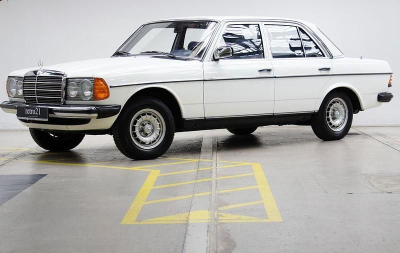 Gebraucht Mercedes 200 109 PS (80 kW) 1981 Weiß Limousine