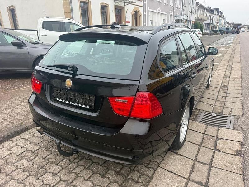 Gebraucht BMW 318 143 PS (105 kW) 2009 Schwarz Kombi