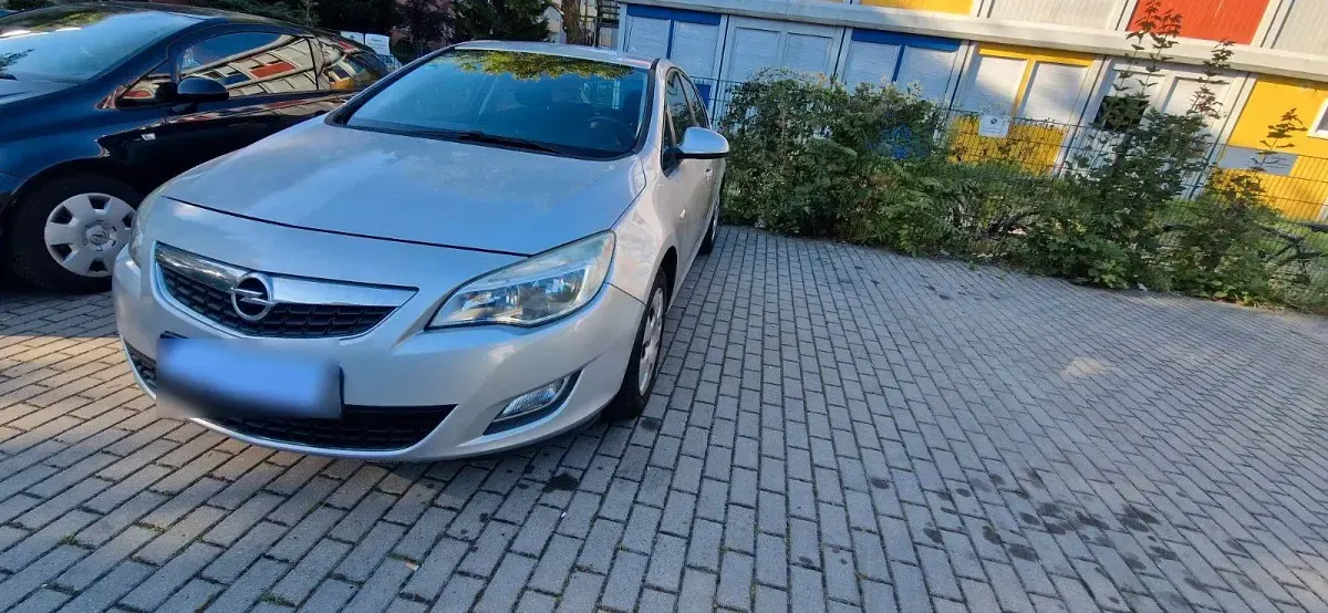 Gebraucht Opel Astra Edition 116 PS (85 kW) 2010 Silber Limousine