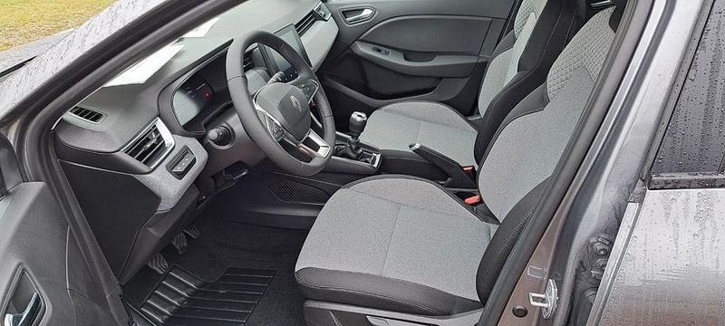 Neu Renault Clio V Evolution 91 PS (66 kW) 2025 Grau Limousine