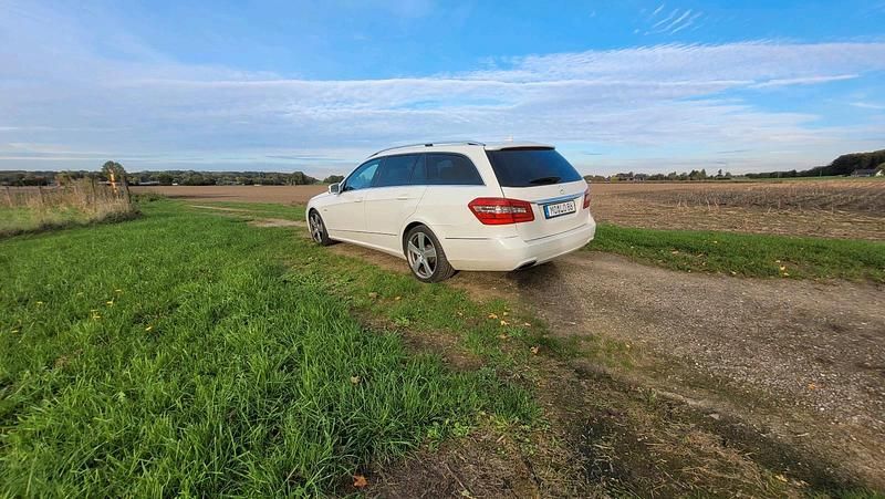 Weiß Gebraucht 2012 Mercedes E250 Kombi | 8.300 € (Superpreis) - Bild 1/4