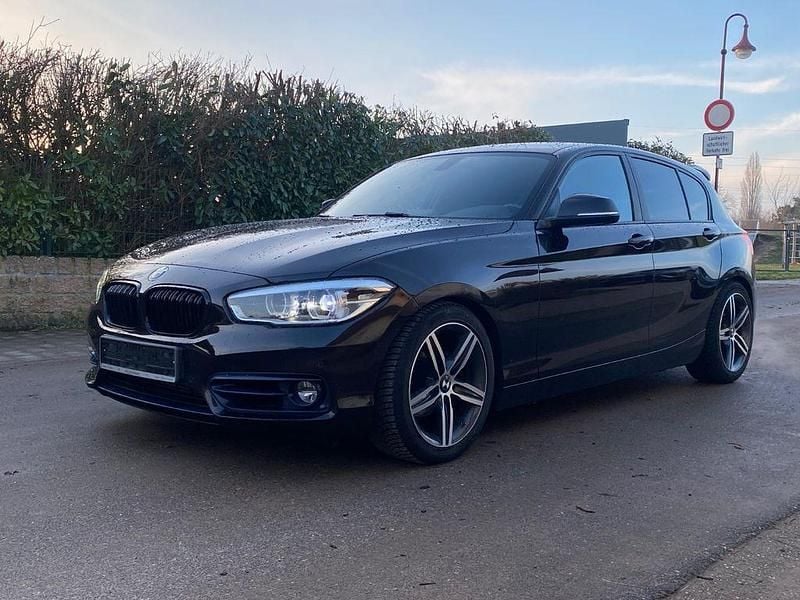 Braun Gebraucht 2017 BMW 118 Sport Line Kleinwagen | 11.950 € (Guter Preis) - Bild 1/4