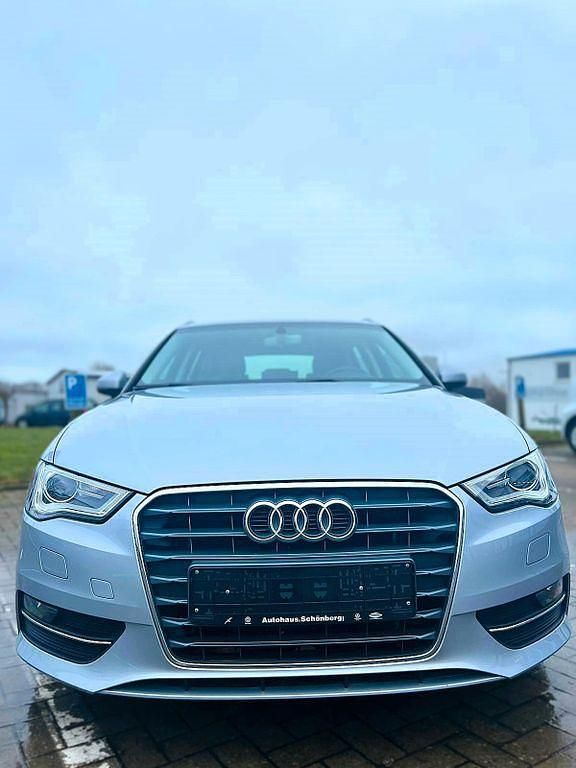 Gebraucht Audi A3 Attraction 110 PS (80 kW) 2015 Silber Limousine