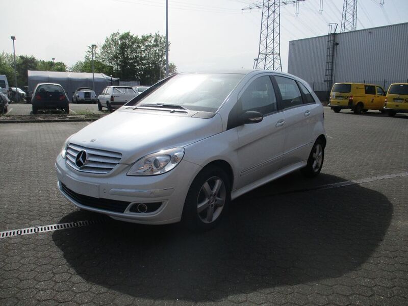 Weiß Gebraucht 2006 Mercedes B170 Van / Kleinbus | 3.999 € (Fairer Preis) - Bild 1/4