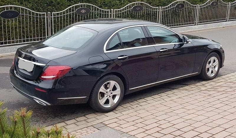 Gebraucht Mercedes E350 Exclusive 258 PS (189 kW) 2016 Schwarz Limousine