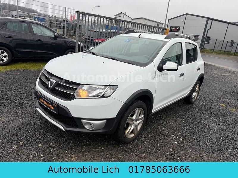Weiß Gebraucht 2015 Dacia Sandero Prestige Limousine | 5.499 € (Fairer Preis) - Bild 1/4