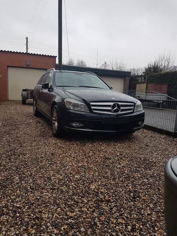 Schwarz Gebraucht 2009 Mercedes 220 Kombi | 4.399 € (Superpreis) - Bild 1/2