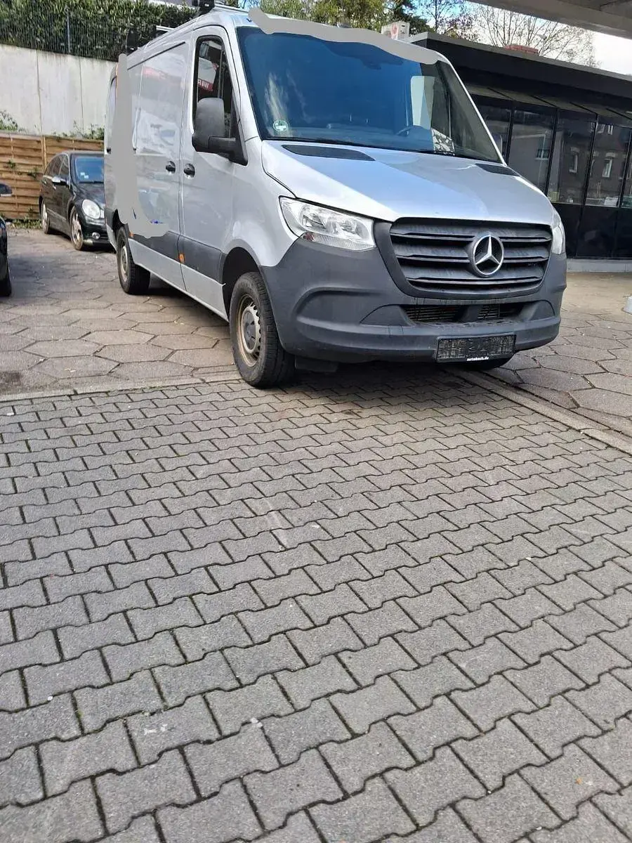 Używany Mercedes Sprinter 143 KM (105 kW) 2018 Srebrny Van