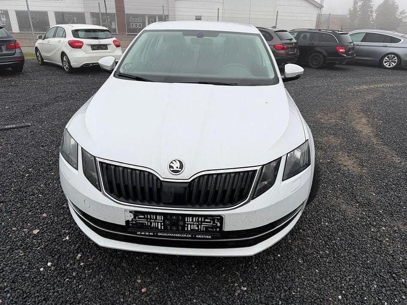 Gebraucht Skoda Octavia Style 116 PS (85 kW) 2017 Weiß Limousine
