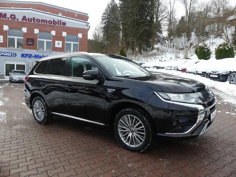 Gebraucht Mitsubishi Outlander P-HEV 135 PS (99 kW) 2021 Schwarz (metallic) SUV