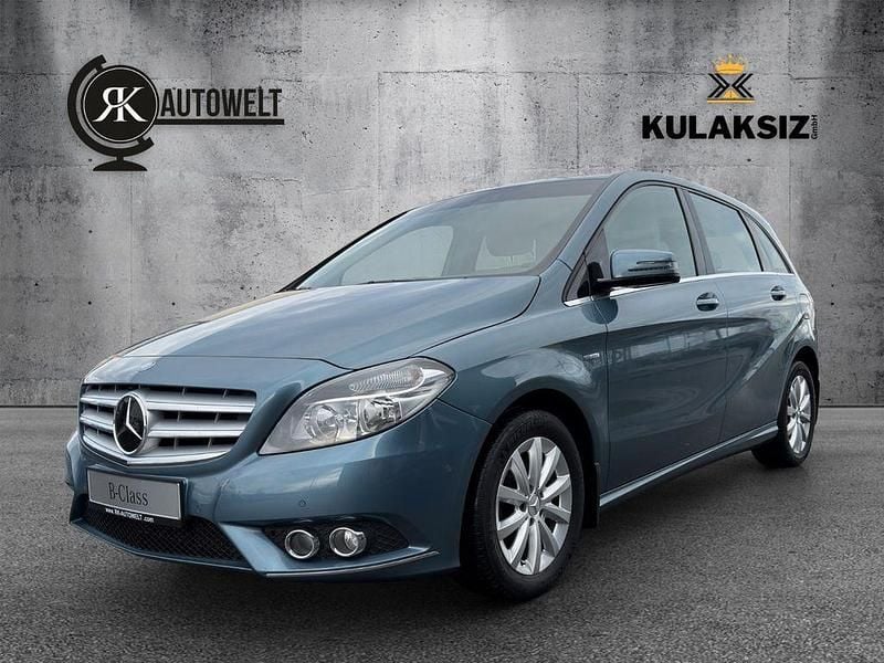 Gebraucht Mercedes B200 156 PS (114 kW) 2012 Blau Van / Kleinbus