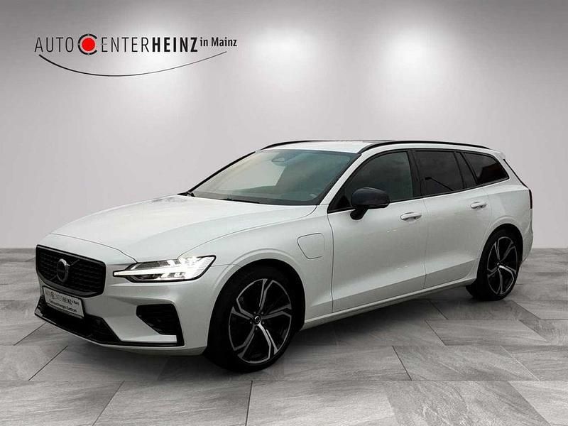 Gebraucht Volvo V60 Plus 455 PS (334 kW) 2022 Crystal white pearl / metallic Kombi