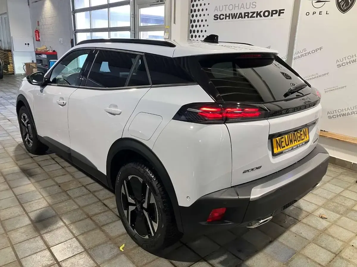 Neu Peugeot 2008 136 PS (100 kW) 2025 Weiss SUV