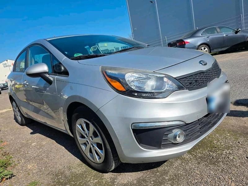 Gebraucht Kia Rio 140 PS (102 kW) 2017 Silber Limousine
