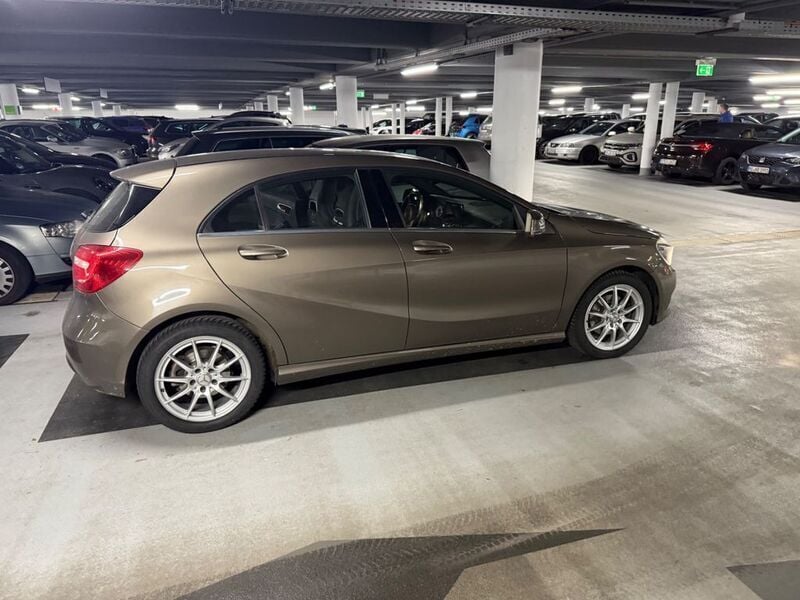 Grau Gebraucht 2013 Mercedes A180 Limousine | 11.199 € (Superpreis) - Bild 1/4